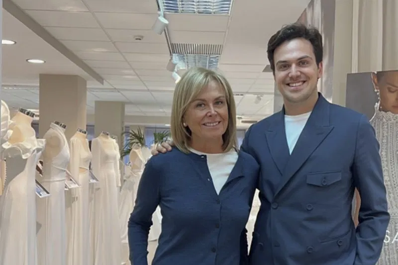 A photo with Rosa Clará and Dani Clará in a bridalstore